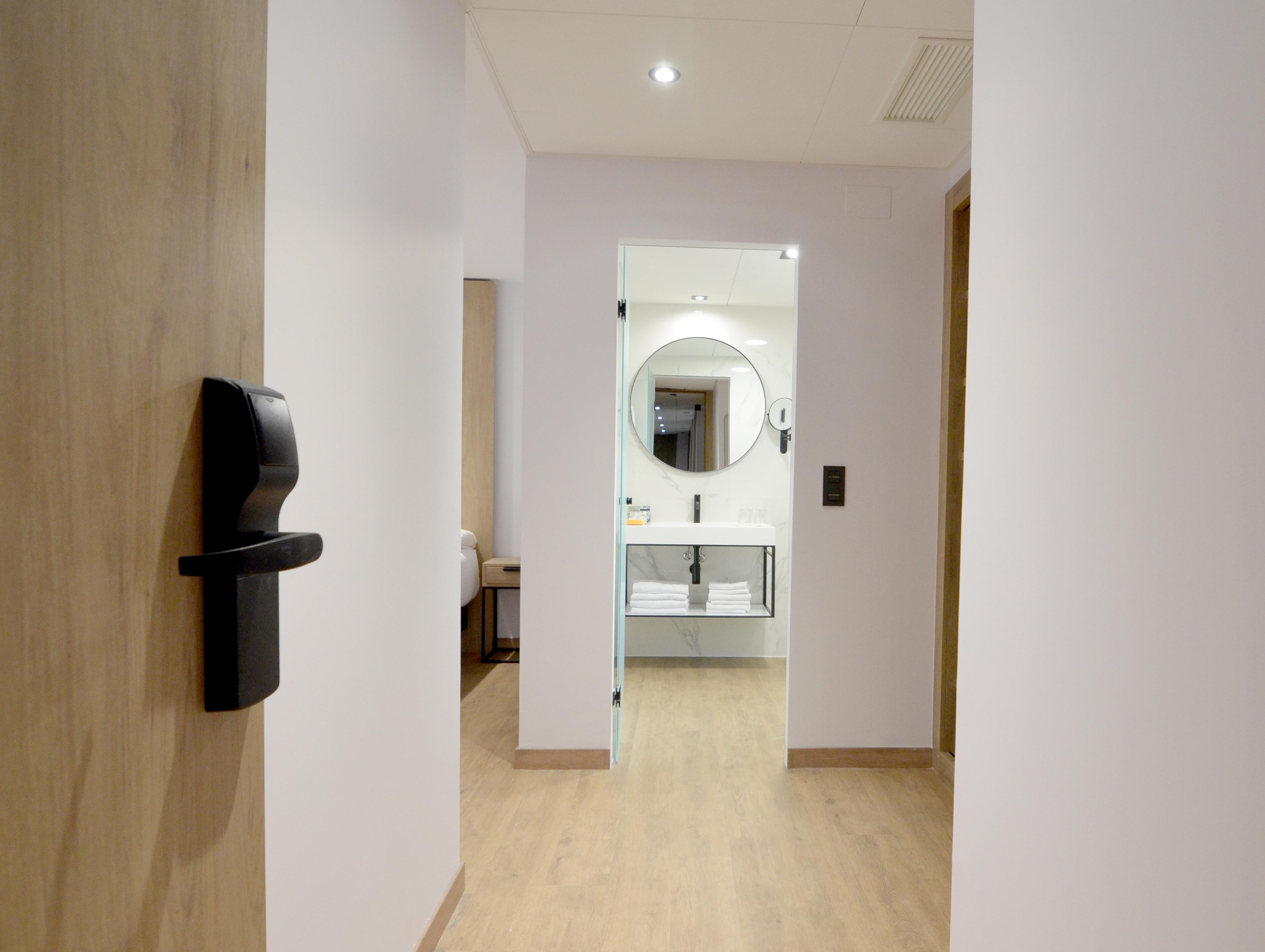 Uve Marcenado Hotel Madrid Exterior photo